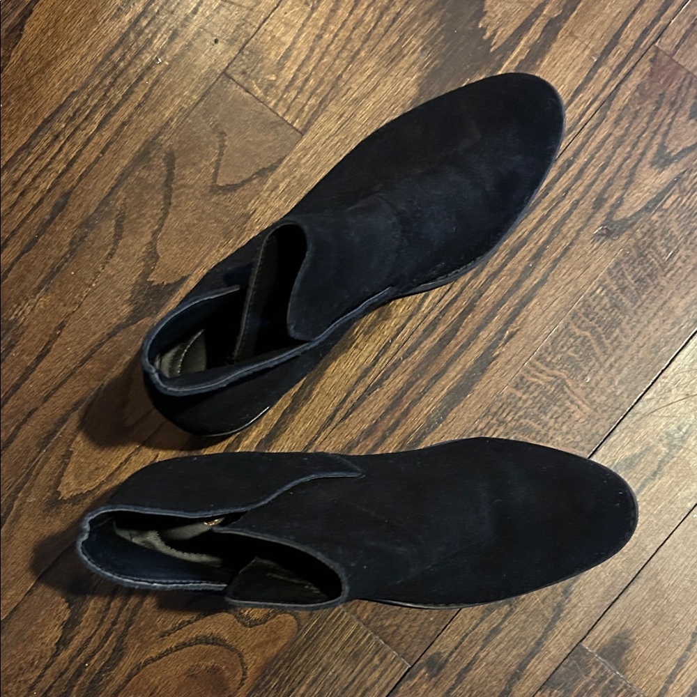 Me Too Black Suede Chukka Boots